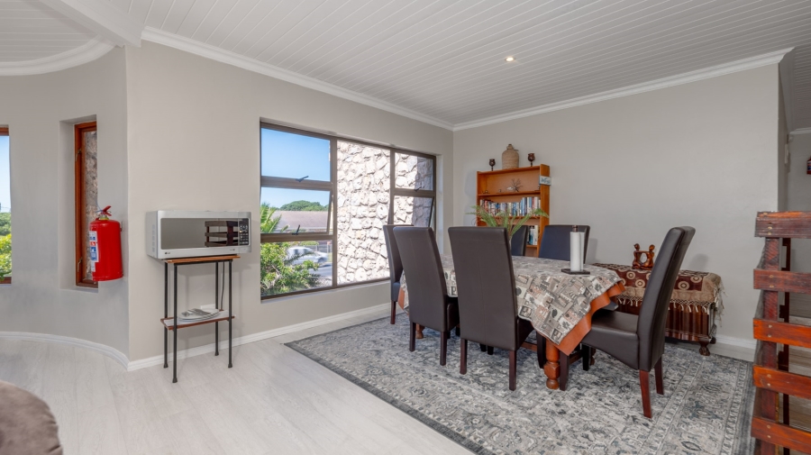 9 Bedroom Property for Sale in Struisbaai Western Cape